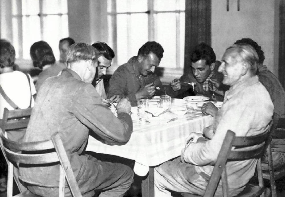 Mittagsverpflegung für die Arbeiter © Betriebschronik Fortschritt 1966